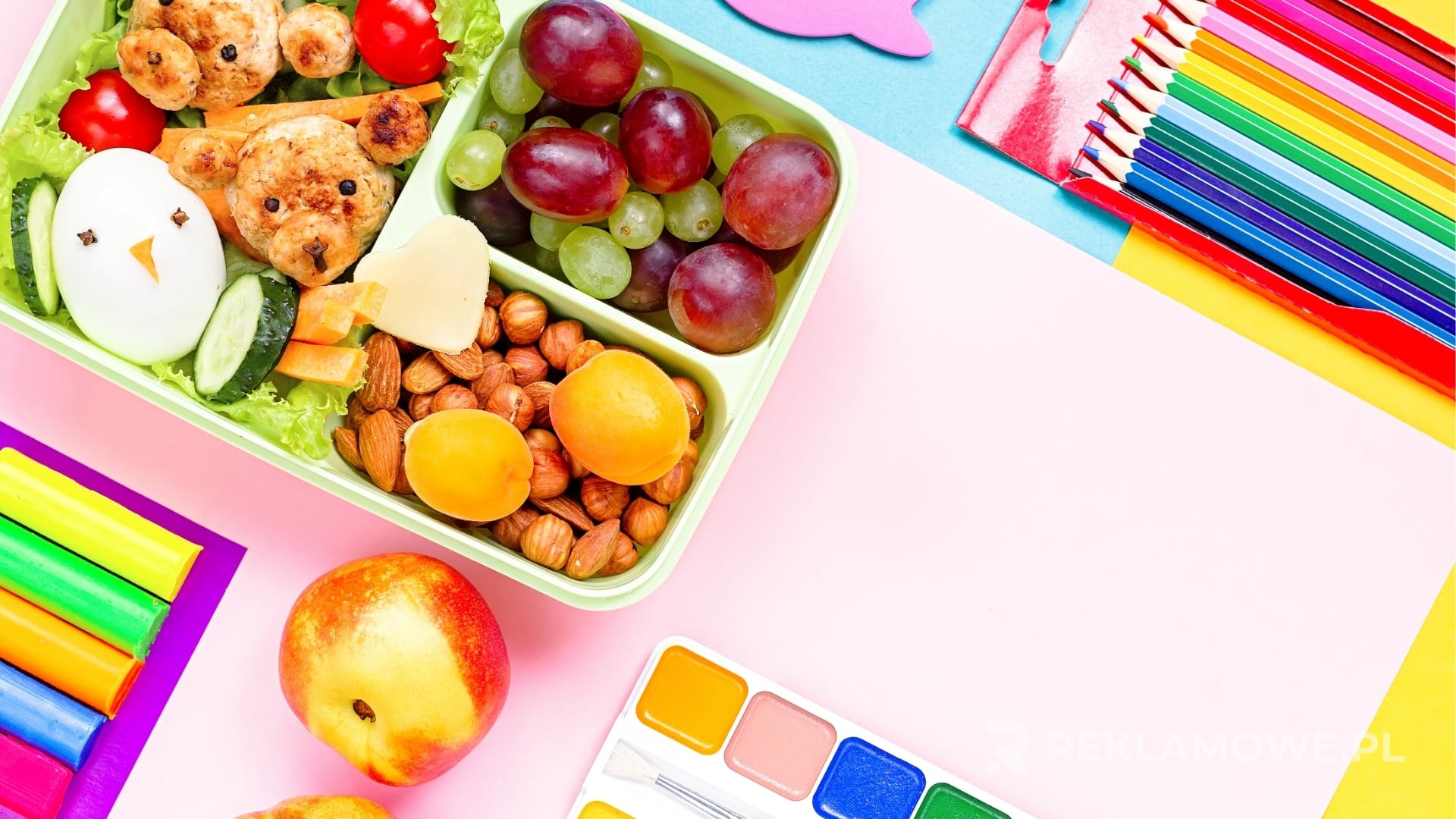 Lunchbox reklamowy na biurku