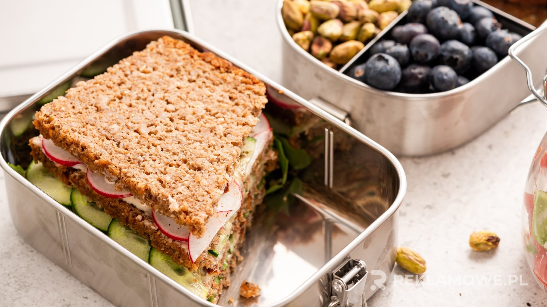 porównanie materiałów do produkcji lunchboxów