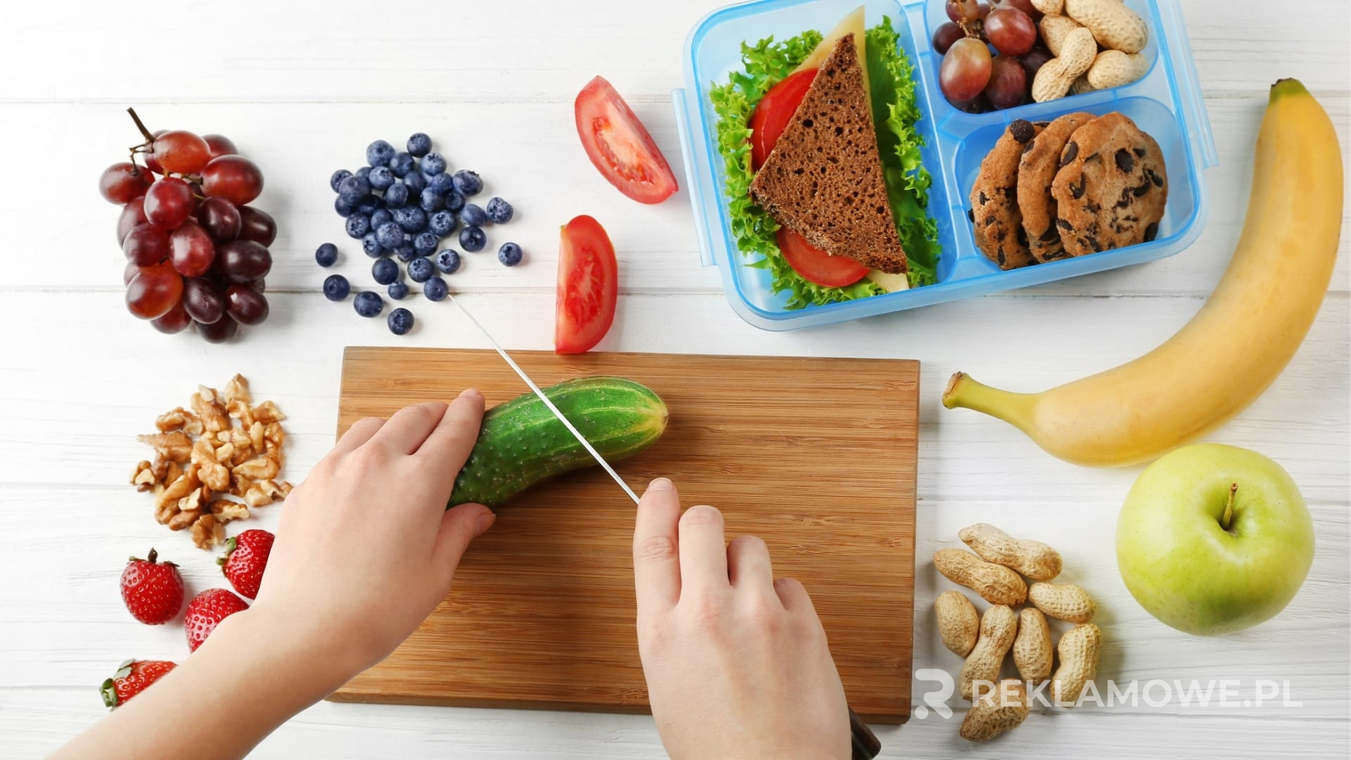 Lunchboxy reklamowe a ekologia – jak pozostać zielonym? Ekologiczny lunchbox reklamowy na tle natury